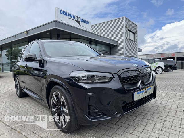 BMW iX3 | BMW occasions | Autobedrijf Douwe De Beer